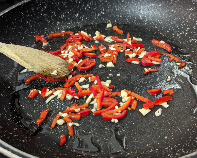 Frying the chili and garlic.